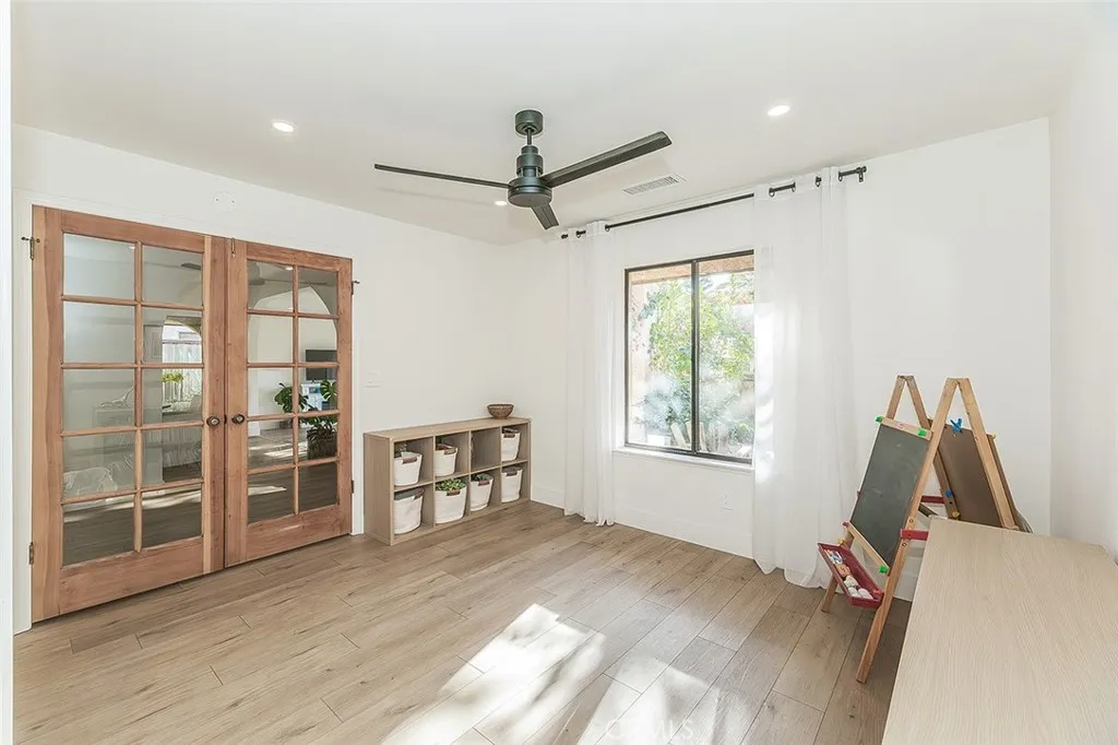 406 E Audubon Drive, Fresno, California 93720 home-pic-40