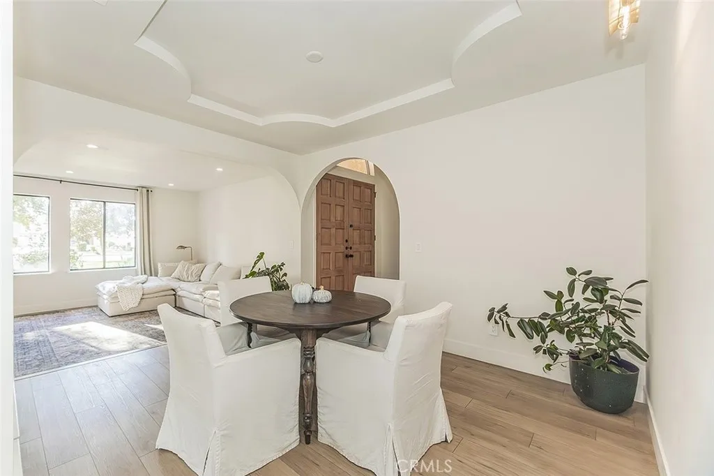 406 E Audubon Drive, Fresno, California 93720 home-pic-11
