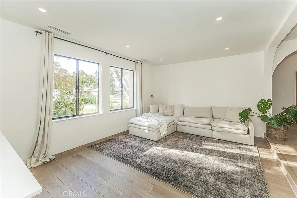 406 E Audubon Drive, Fresno, California 93720 home-pic-8