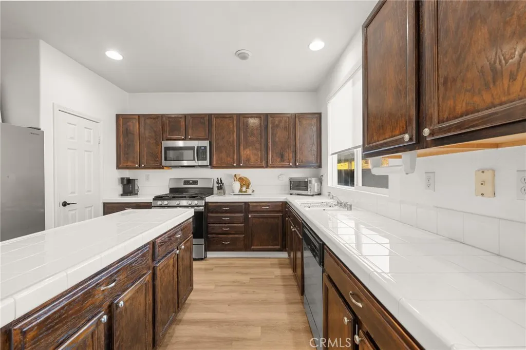 39304 Memory Drive, Murrieta, California 92563 home-pic-24