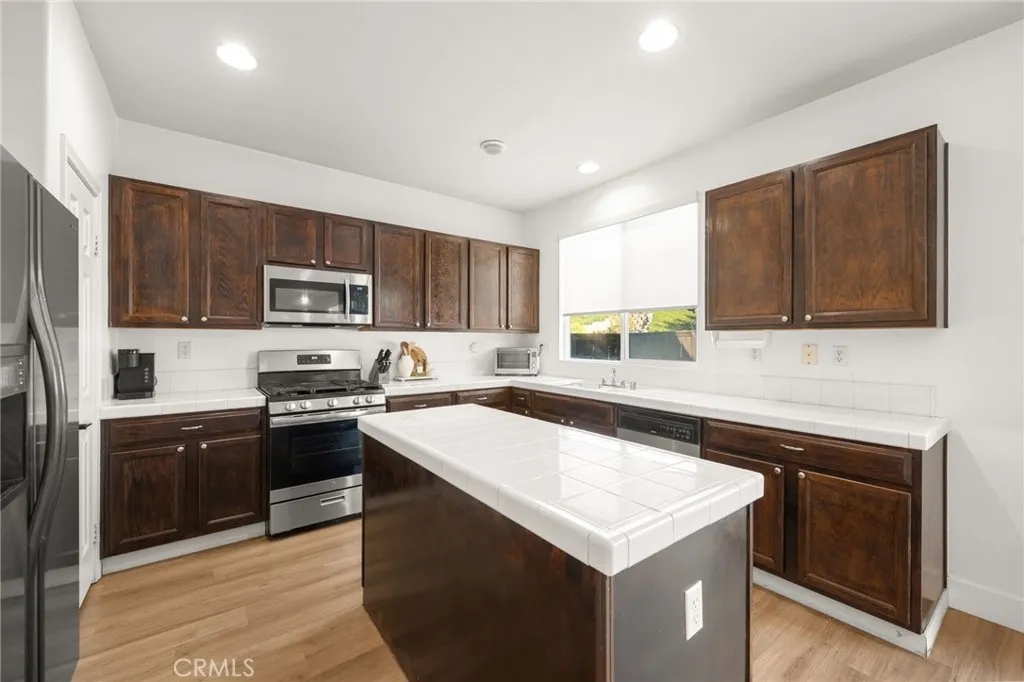 39304 Memory Drive, Murrieta, California 92563 home-pic-25