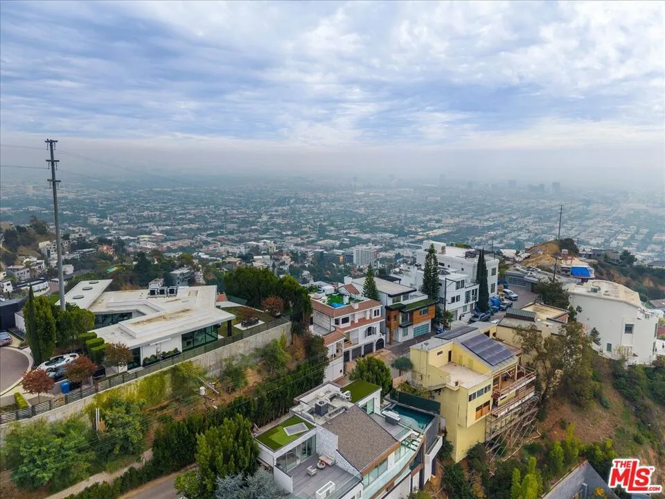 1614 Viewmont Drive, Los Angeles, California 90069 home-pic-16