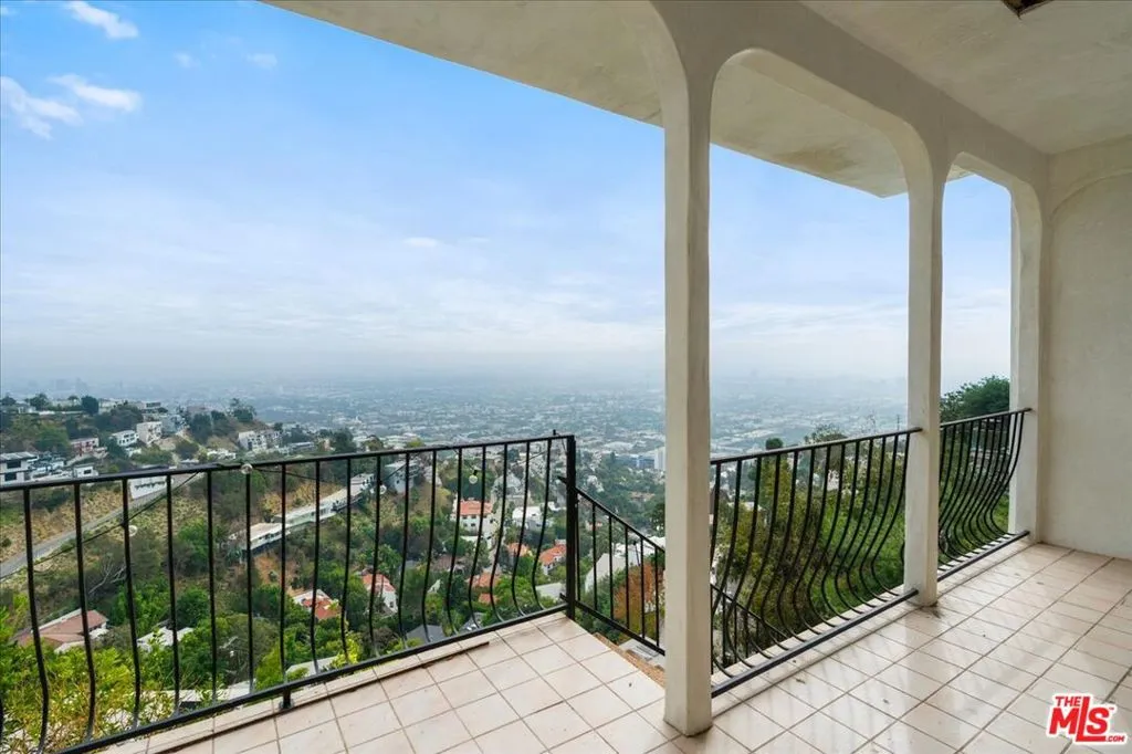 1614 Viewmont Drive, Los Angeles, California 90069 home-pic-10