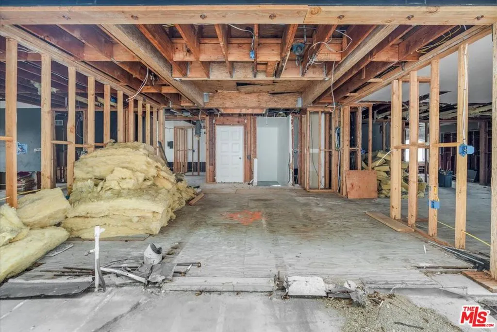 1614 Viewmont Drive, Los Angeles, California 90069 home-pic-1