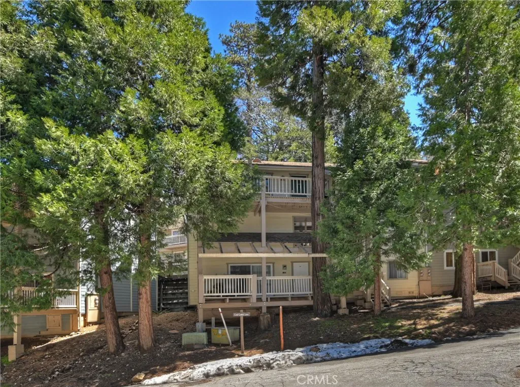 142 Rockledge Lane, Lake Arrowhead, California 92352 home-pic-2