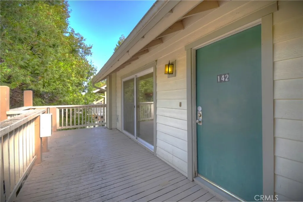 142 Rockledge Lane, Lake Arrowhead, California 92352 home-pic-0