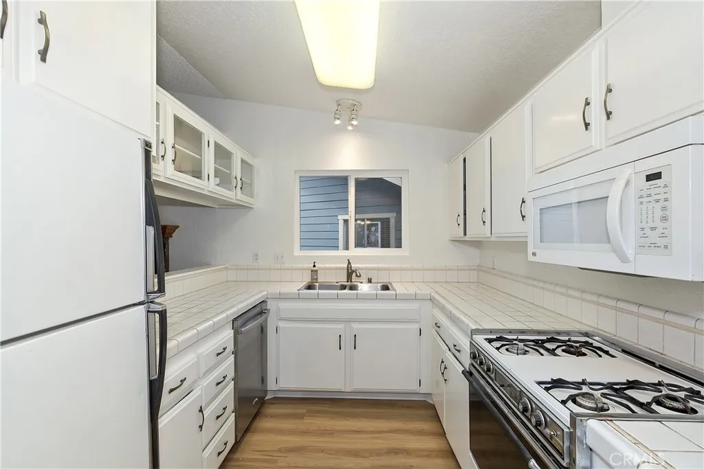 142 Rockledge Lane, Lake Arrowhead, California 92352 home-pic-6