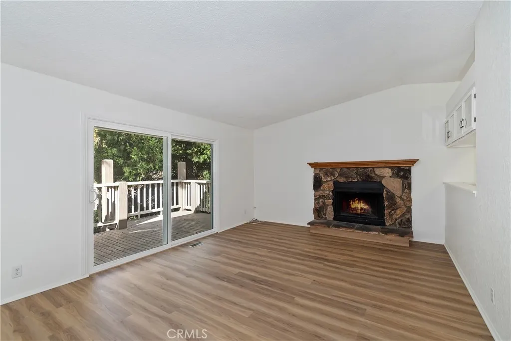 142 Rockledge Lane, Lake Arrowhead, California 92352 home-pic-3