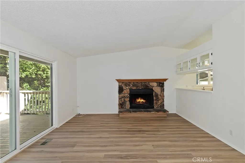 142 Rockledge Lane, Lake Arrowhead, California 92352 home-pic-4