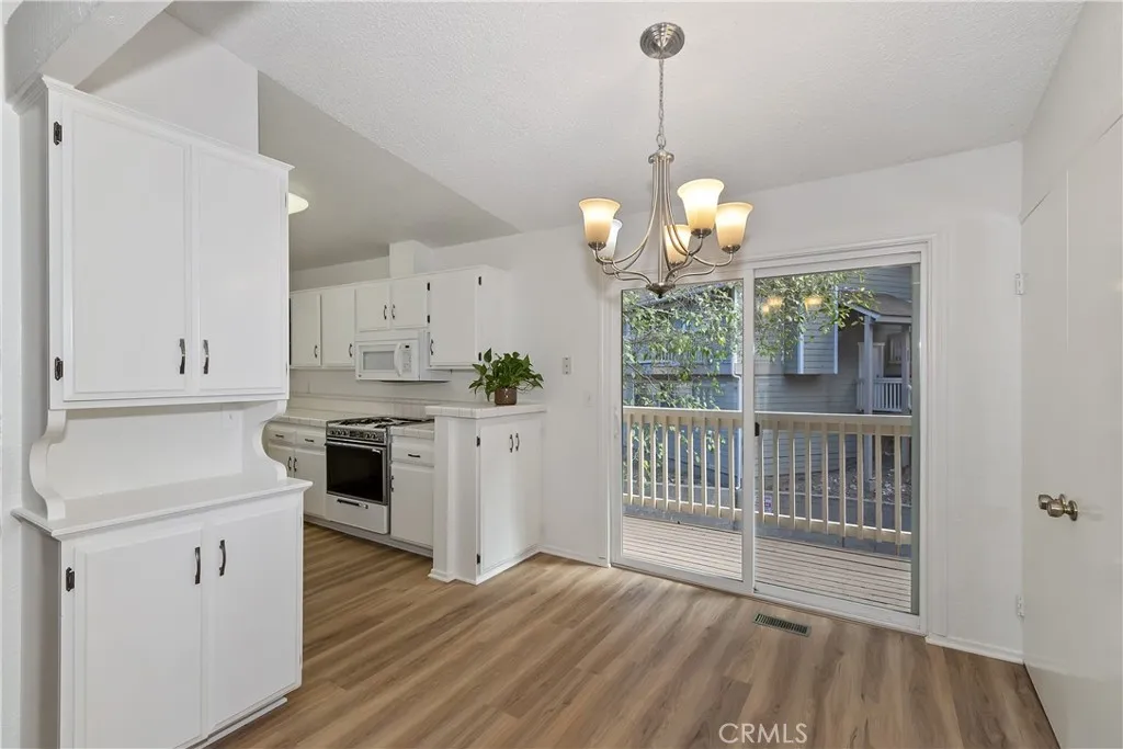 142 Rockledge Lane, Lake Arrowhead, California 92352 home-pic-10