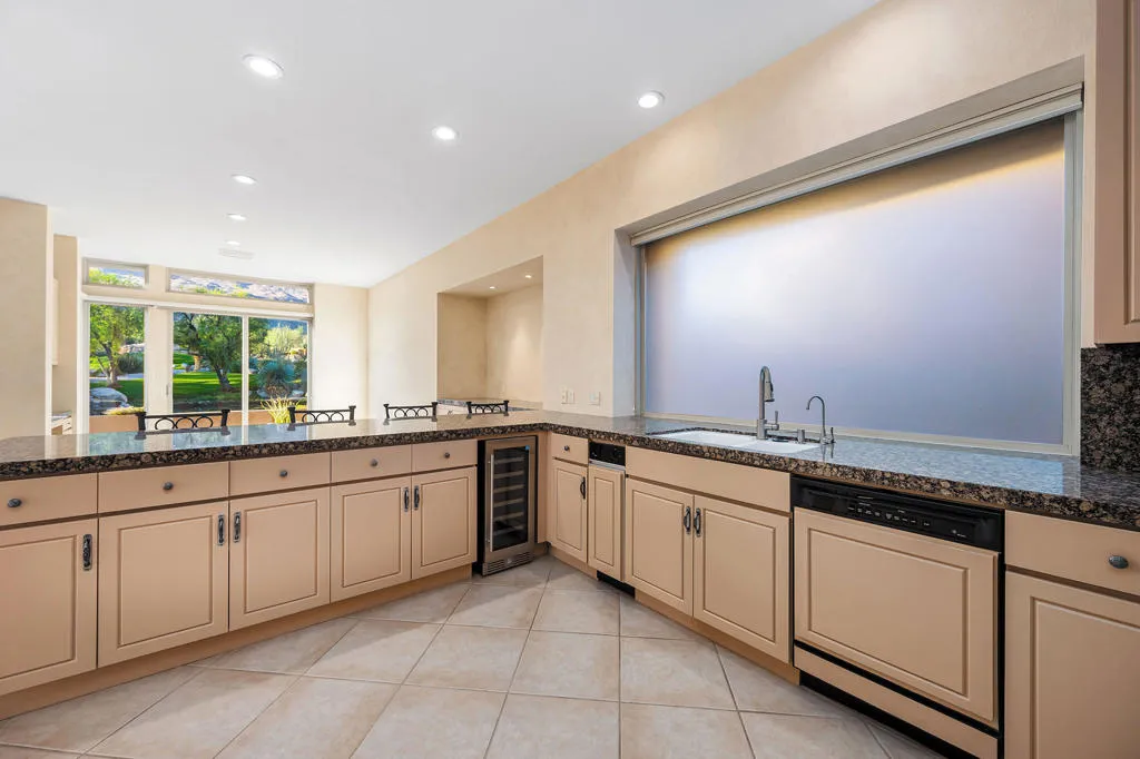245 Kiva Court, Palm Desert, California 92260 home-pic-5