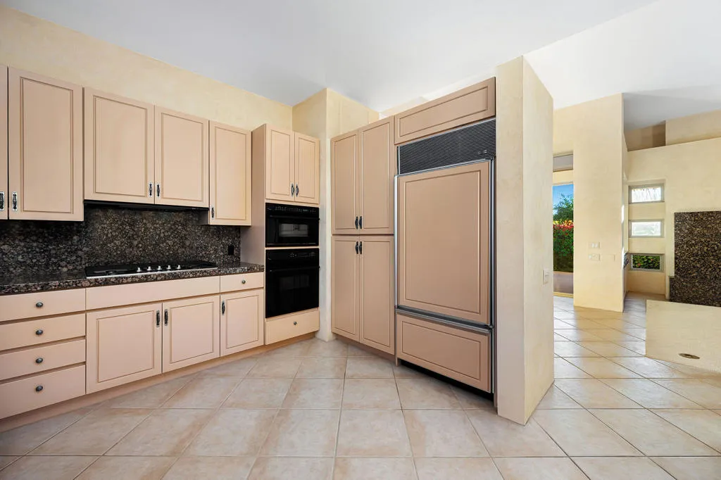245 Kiva Court, Palm Desert, California 92260 home-pic-7
