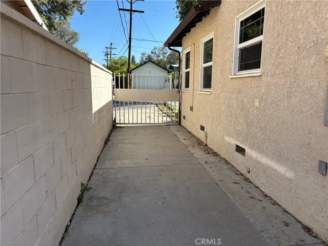 21327 De La Osa Street, Woodland Hills, California 91364