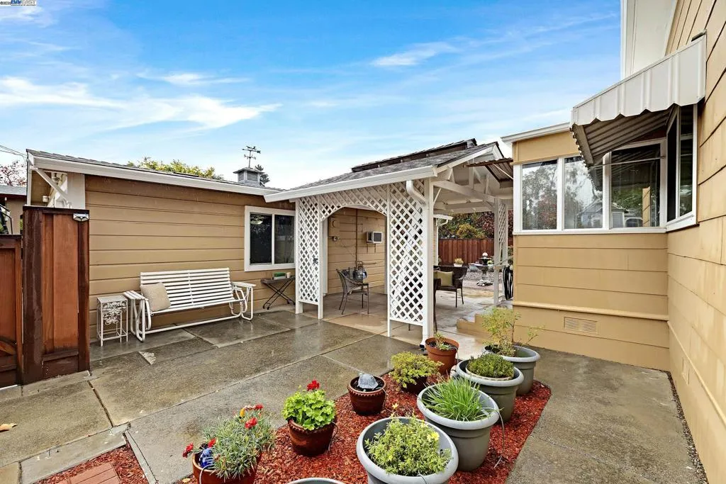 589 S M St, Livermore, California 94550 home-pic-7