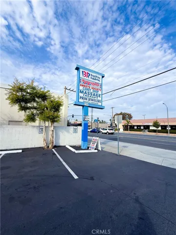 Exterior Pylon Signage