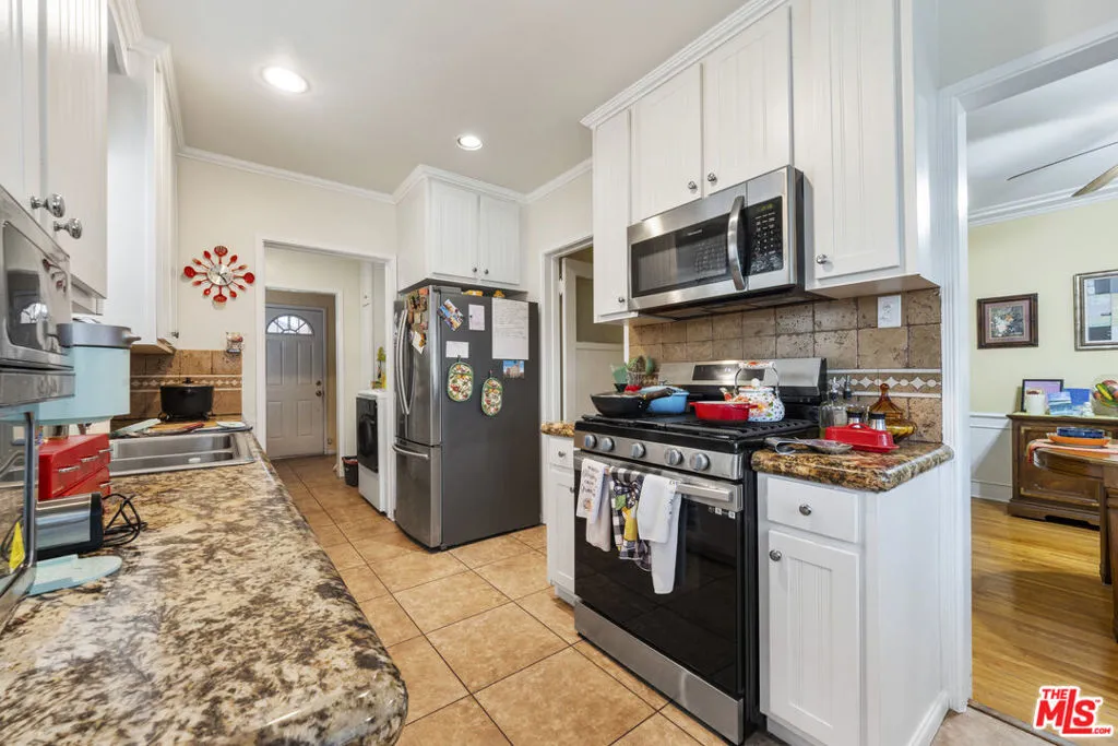 3763 Hepburn Avenue, Los Angeles, California 90018 home-pic-16