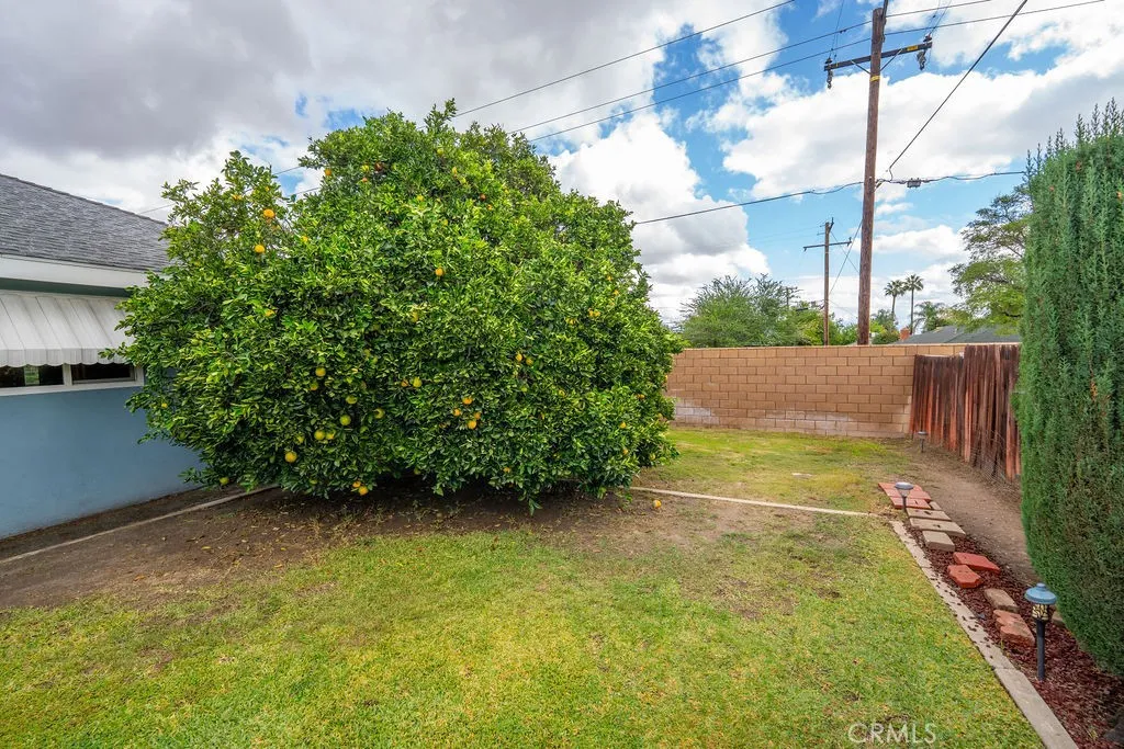885 E Home, Rialto, California 92376 home-pic-23