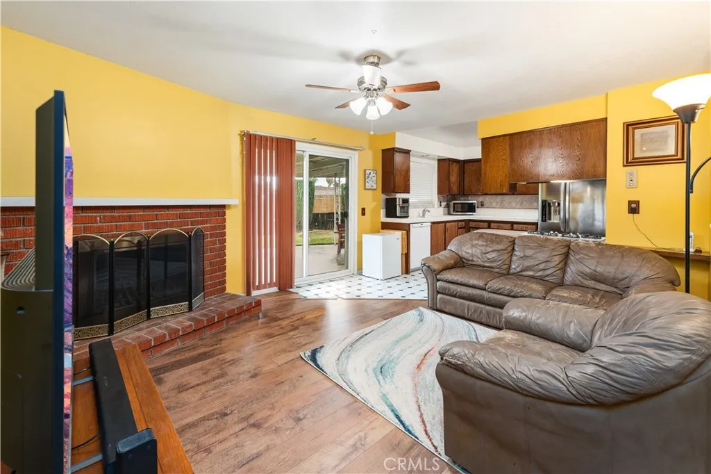 885 E Home, Rialto, California 92376 home-pic-6