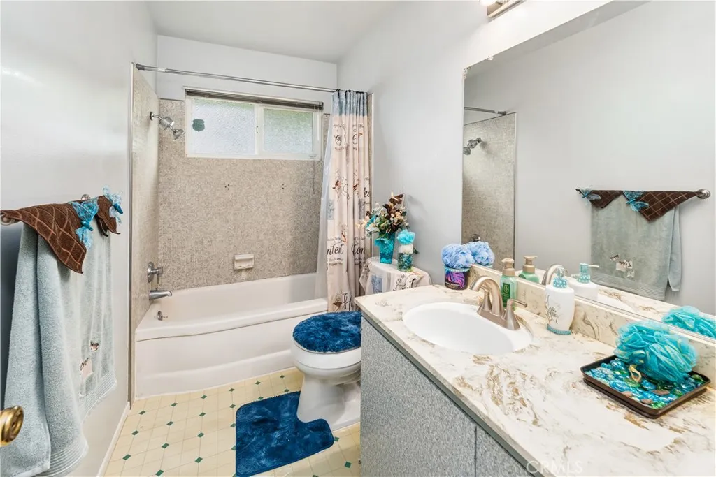 885 E Home, Rialto, California 92376 home-pic-16