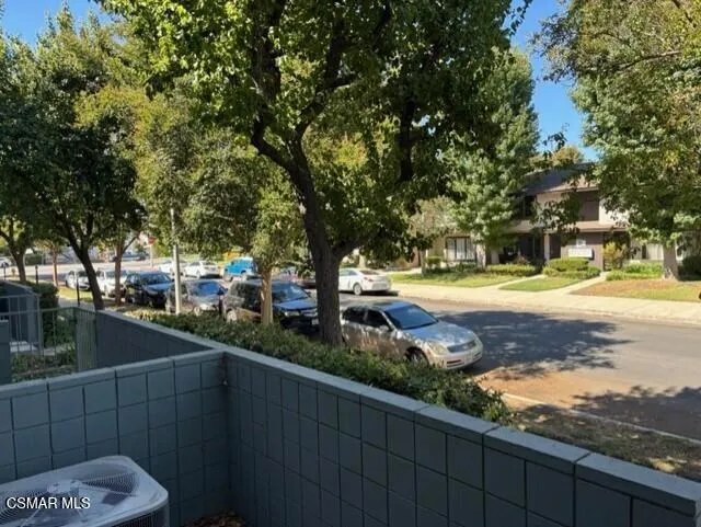 7430 Corbin Avenue 19, Reseda, California 91335 home-pic-1
