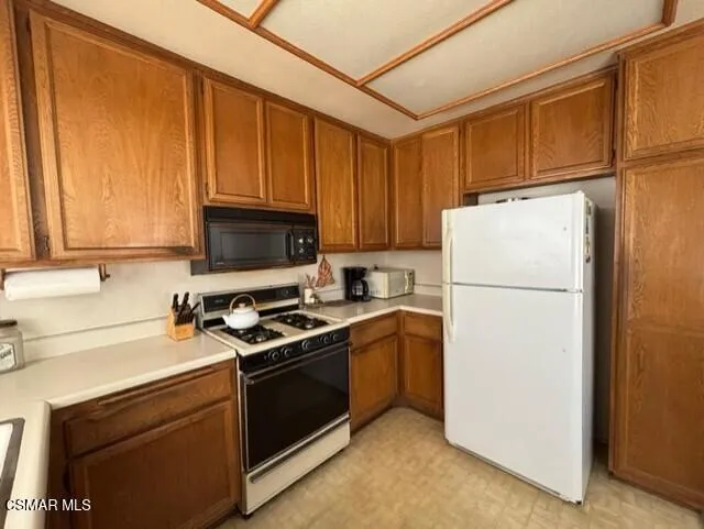 7430 Corbin Avenue 19, Reseda, California 91335 home-pic-6