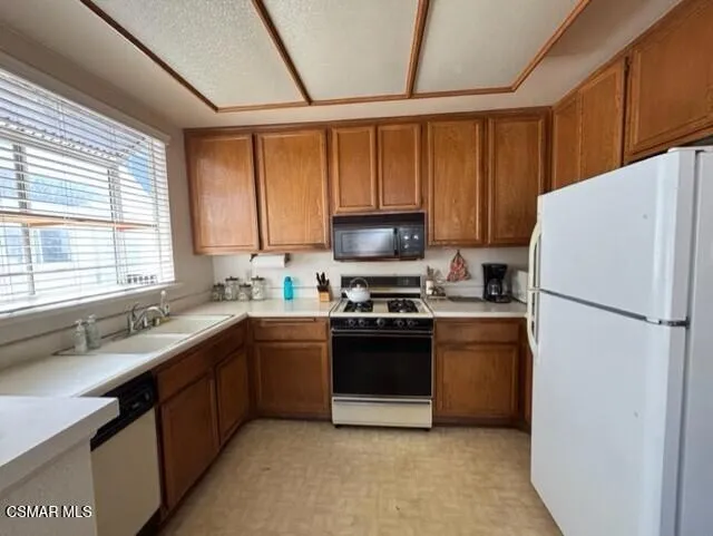 7430 Corbin Avenue 19, Reseda, California 91335 home-pic-5