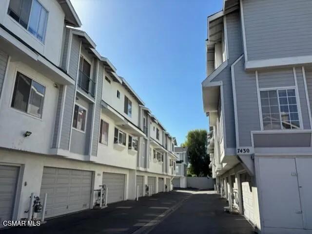 7430 Corbin Avenue 19, Reseda, California 91335 home-pic-18