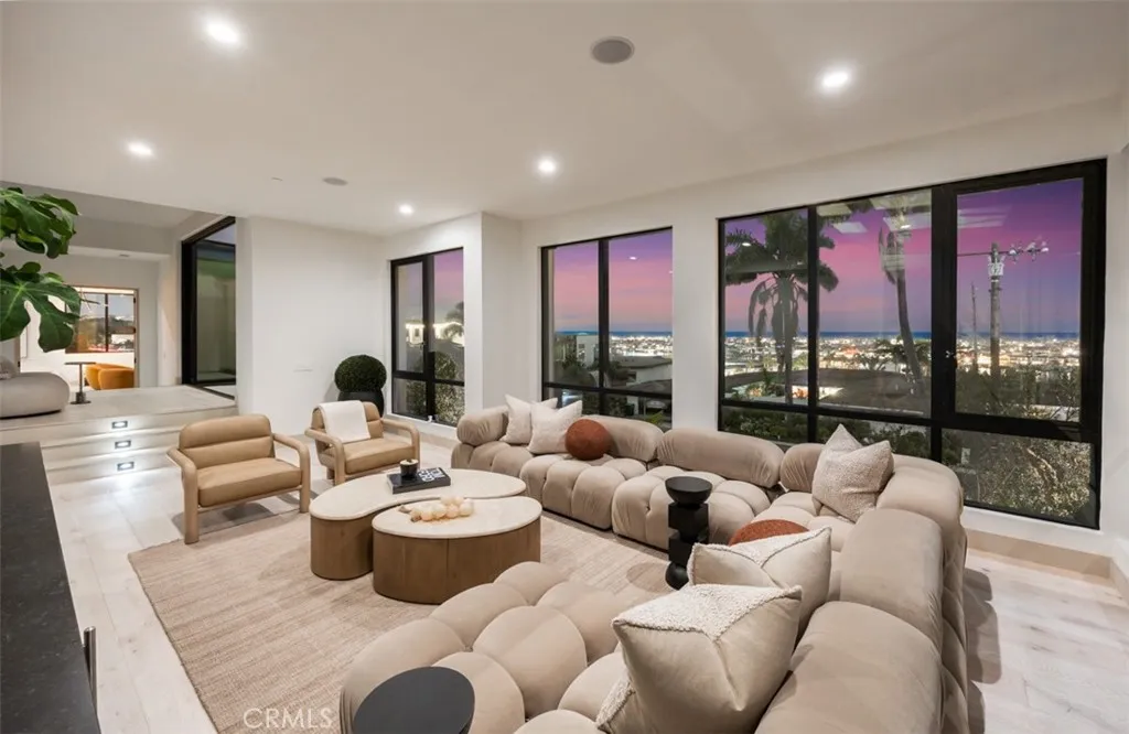 1210 Kings Rd, Newport Beach, California 92663 home-pic-23