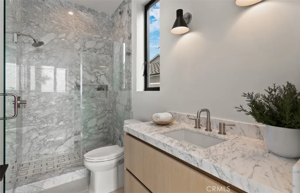 1210 Kings Rd, Newport Beach, California 92663 home-pic-38