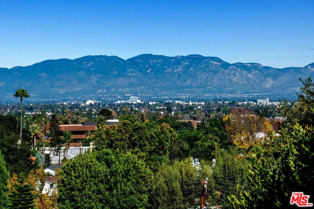 15213 Del Gado Drive, Sherman Oaks, California 91403 home-pic-1