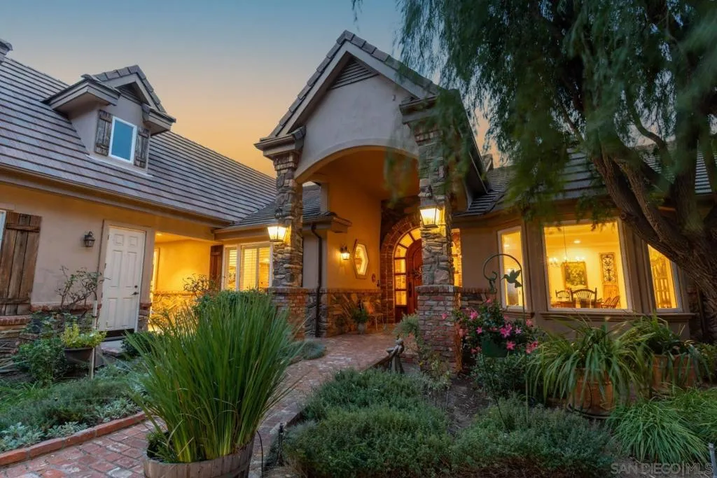 1609 Santa Margarita Drive, Fallbrook, California 92028 home-pic-3
