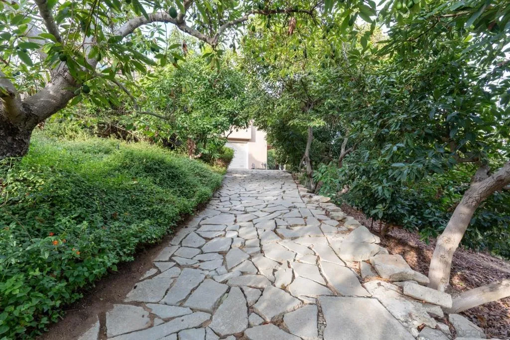 1609 Santa Margarita Drive, Fallbrook, California 92028 home-pic-46