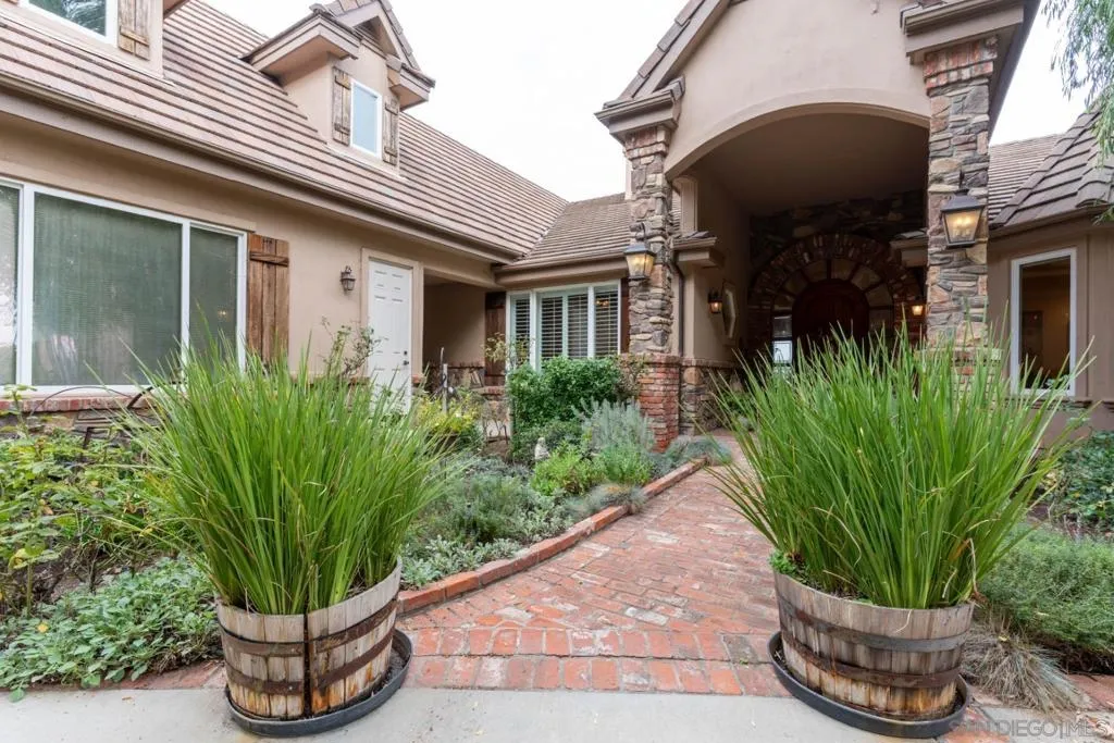 1609 Santa Margarita Drive, Fallbrook, California 92028 home-pic-39