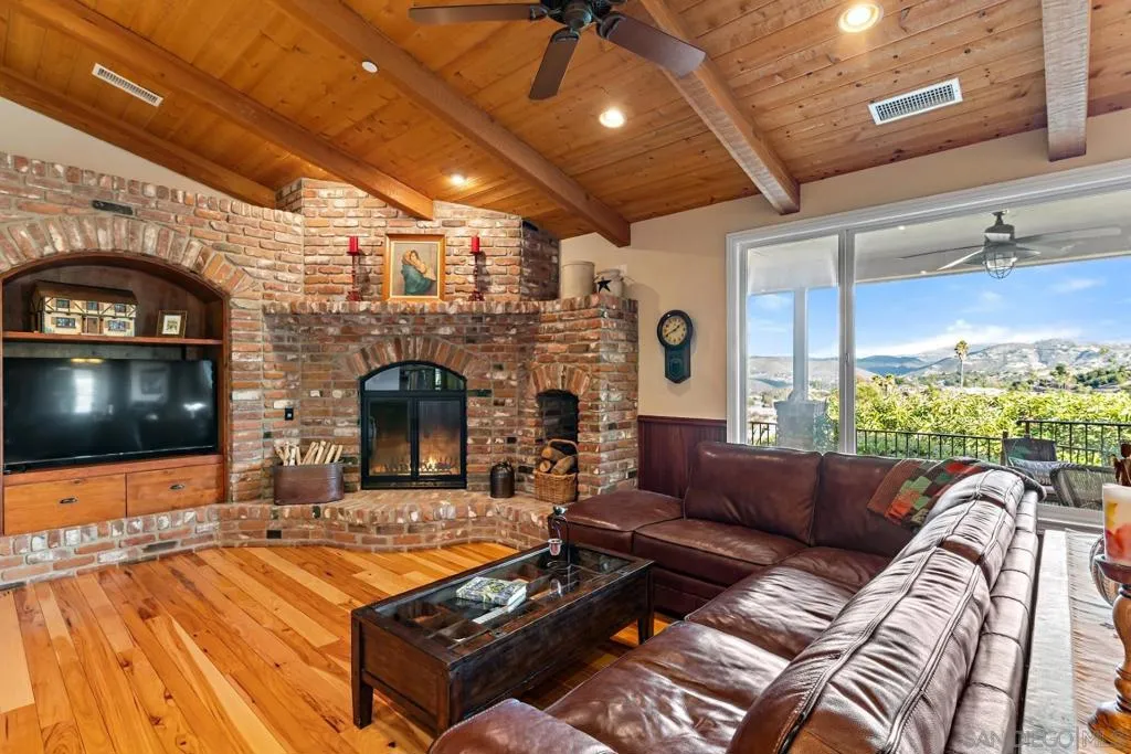 1609 Santa Margarita Drive, Fallbrook, California 92028 home-pic-8