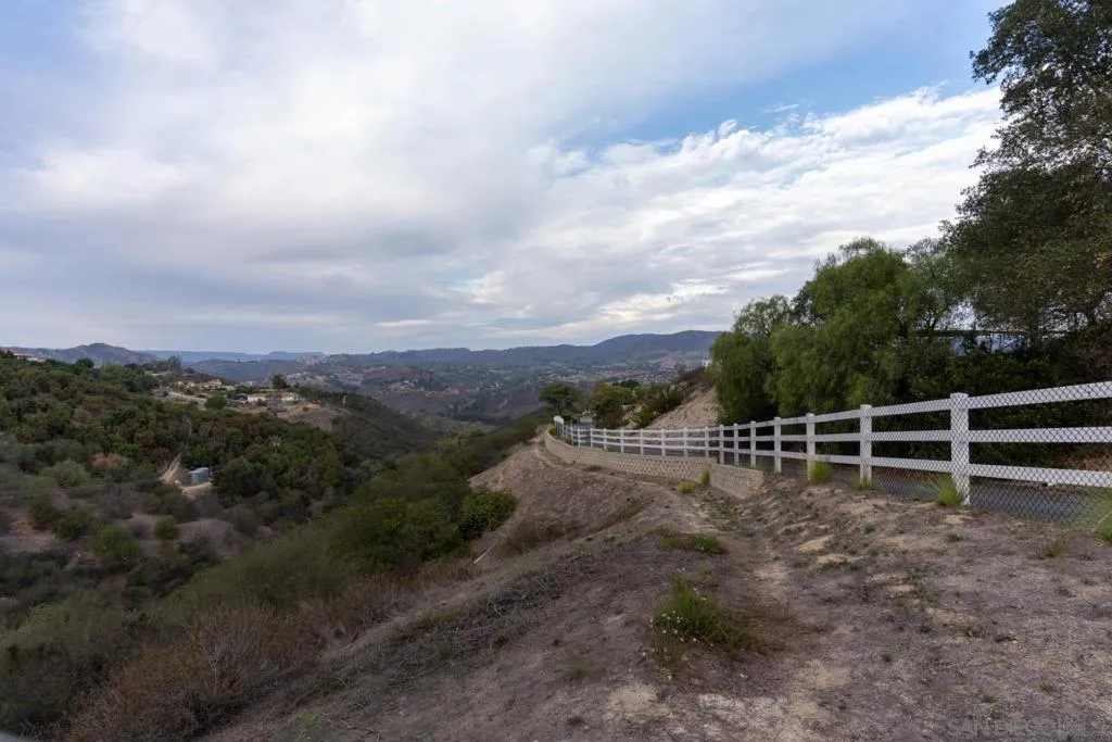 1609 Santa Margarita Drive, Fallbrook, California 92028 home-pic-56