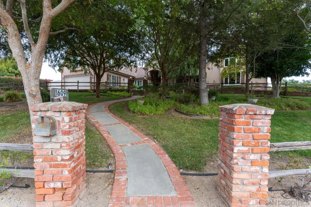 1609 Santa Margarita Drive, Fallbrook, California 92028 home-pic-35