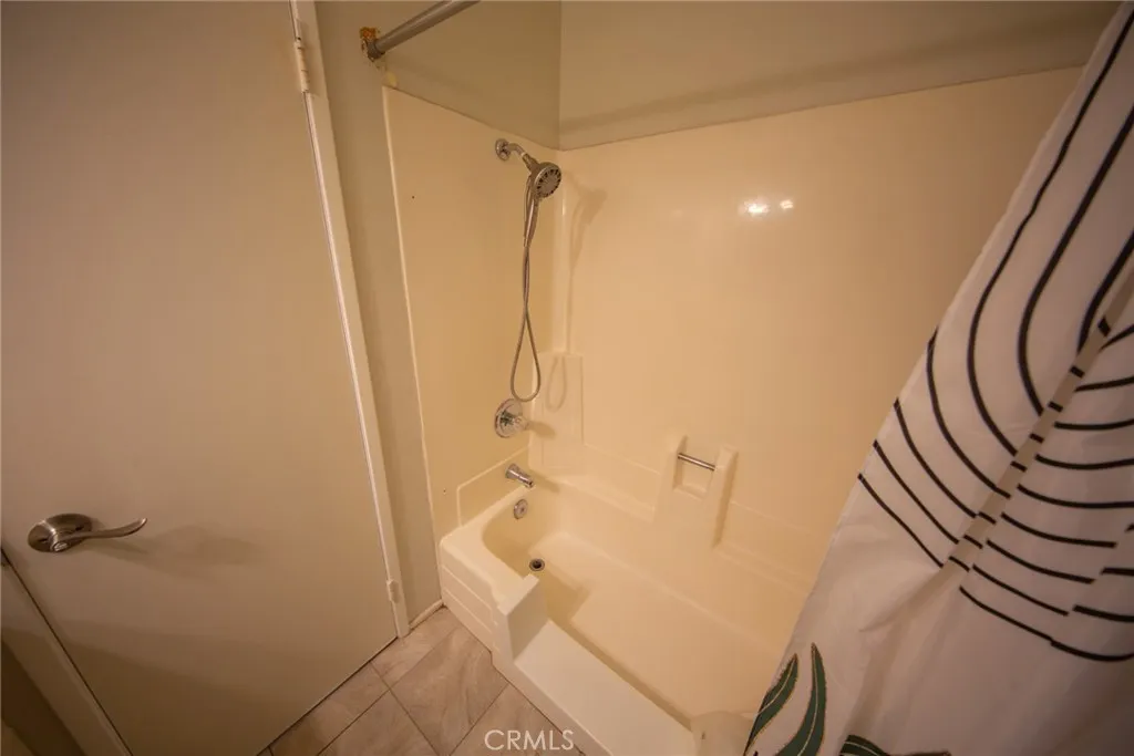 1531 Camelot, Corona, California 92882 home-pic-24