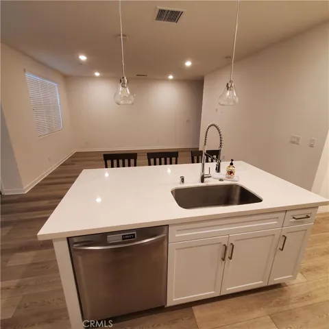 Kitchen Island & Dishwasher