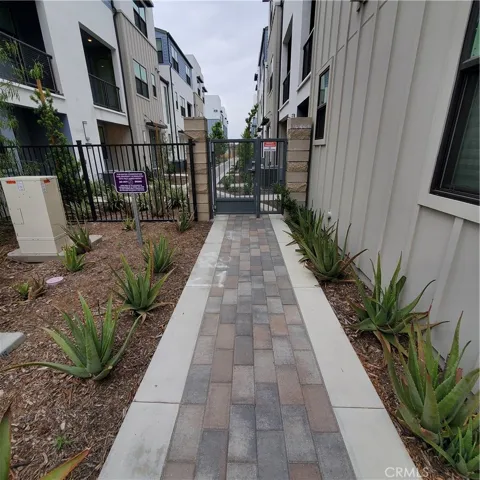 Beautifully Hardscaped & Landscaped Community