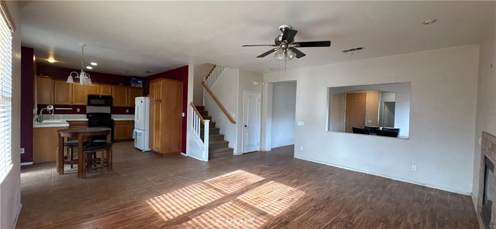 3921 Barbury Palms, Perris, California 92571 home-pic-8