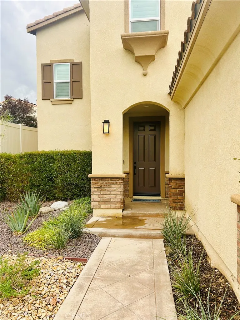 13139 Upland Court, Hesperia, California 92344 home-pic-1