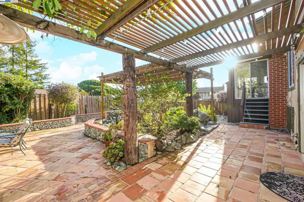 27956 Edgecliff Way, Hayward, California 94542 home-pic-48