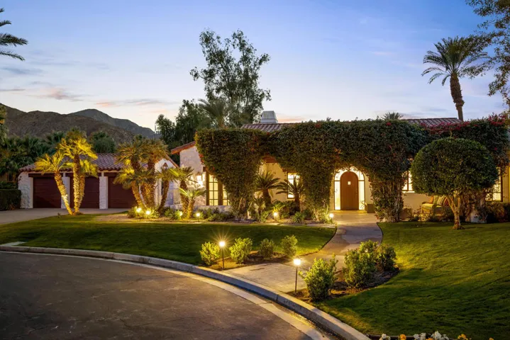 Front of Home -​​‌​​​​‌​​‌‌​​‌​​​‌‌​​​‌​​‌‌​​‌‌​​‌‌​​​​ Twilight