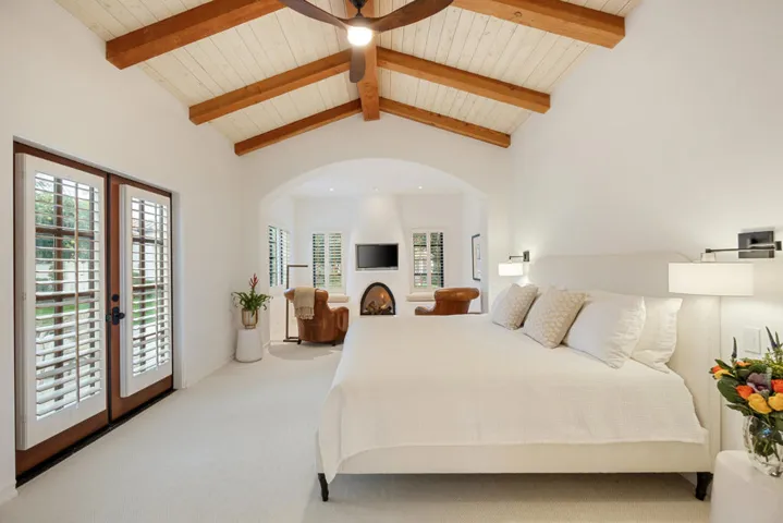 Primary Suite w/Sitting Area