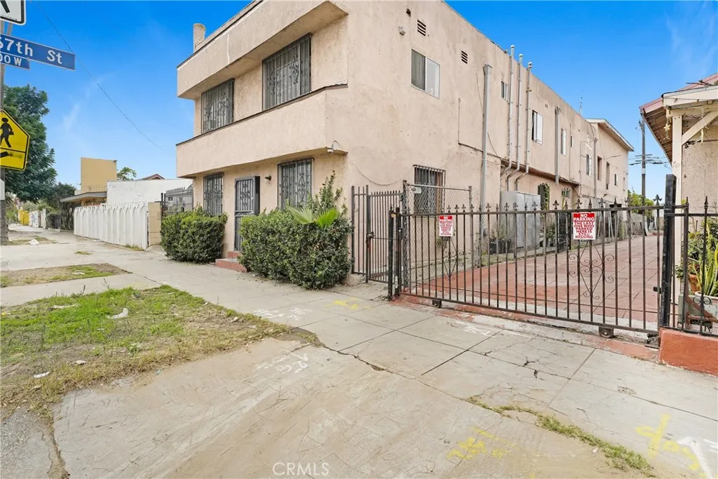 6613 S Figueroa, Los Angeles, California 90003 home-pic-1