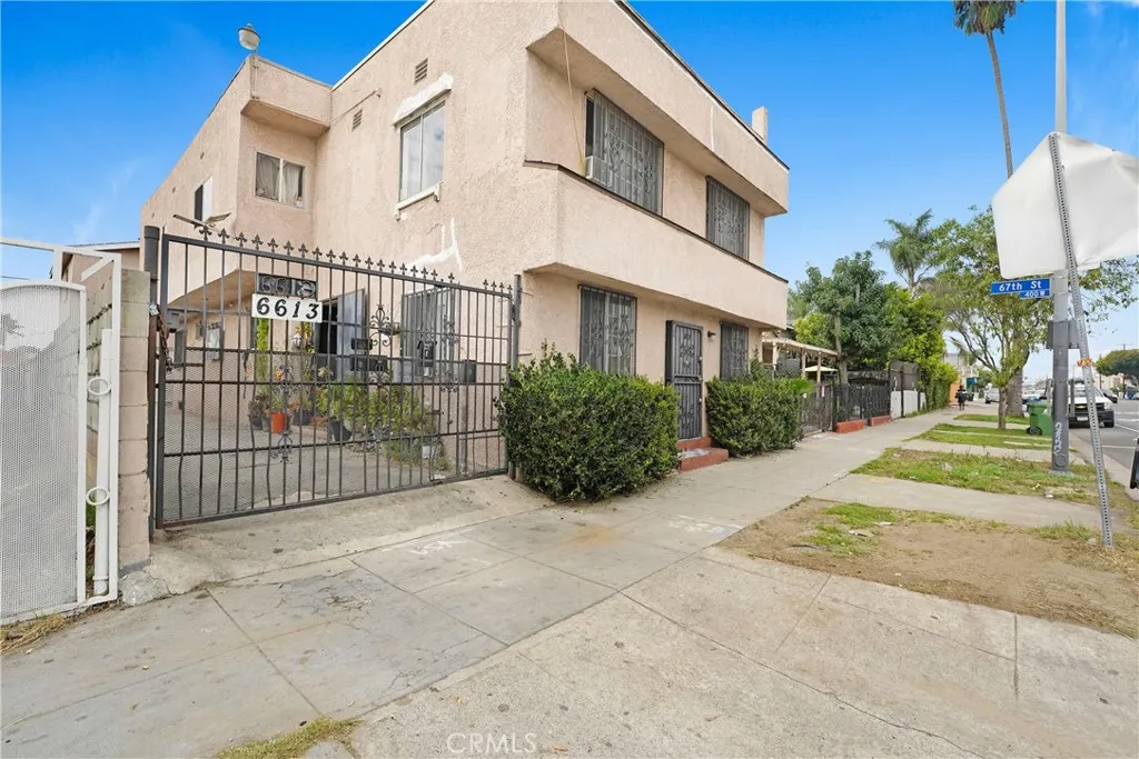 6613 S Figueroa, Los Angeles, California 90003 home-pic-0