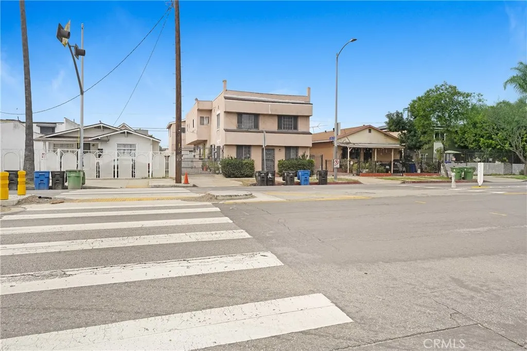 6613 S Figueroa, Los Angeles, California 90003 home-pic-2