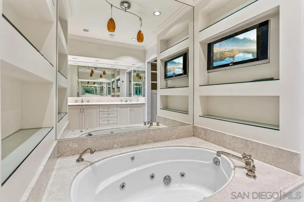700 Front St 2105, San Diego, California 92101 home-pic-12