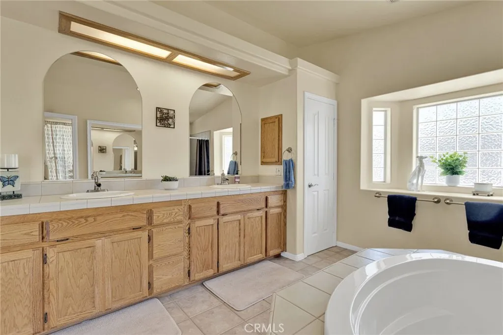 4949 Sundown Drive, Phelan, California 92371 home-pic-15