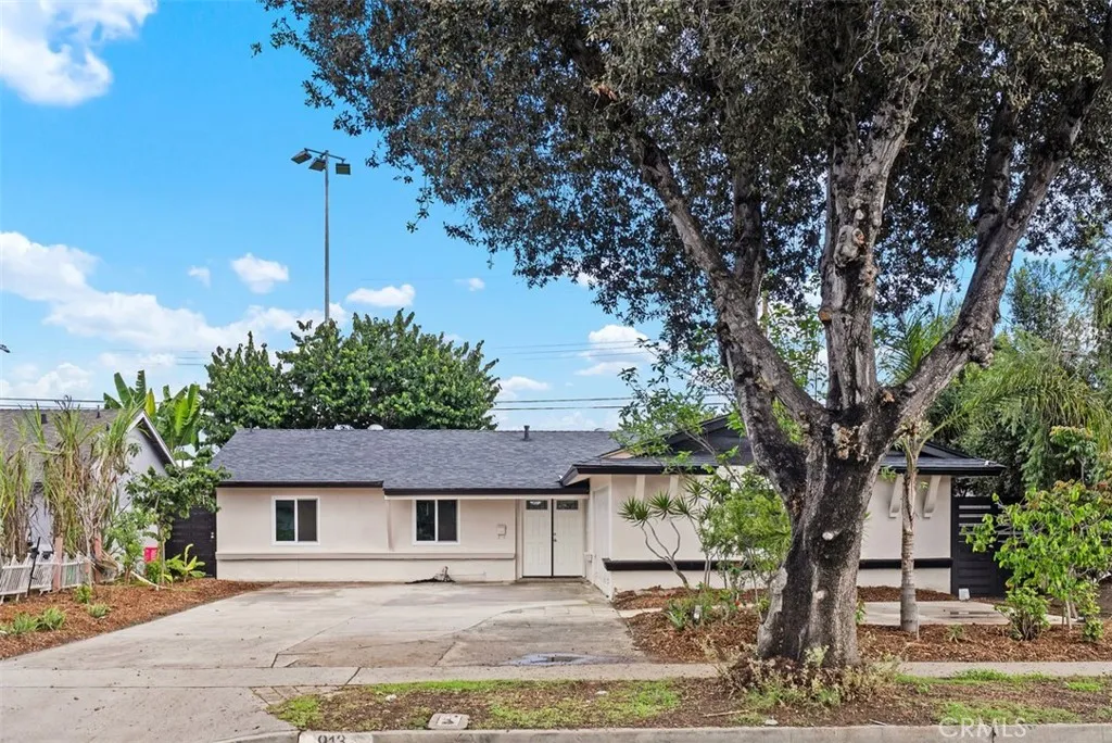 913 S Diamond, Santa Ana, California 92704 home-pic-0